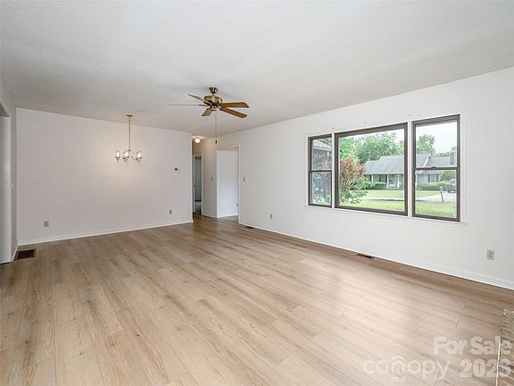 5th image of 2 Bannerwood Dr