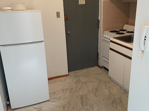 5th image of 320 E 49th St APT 61