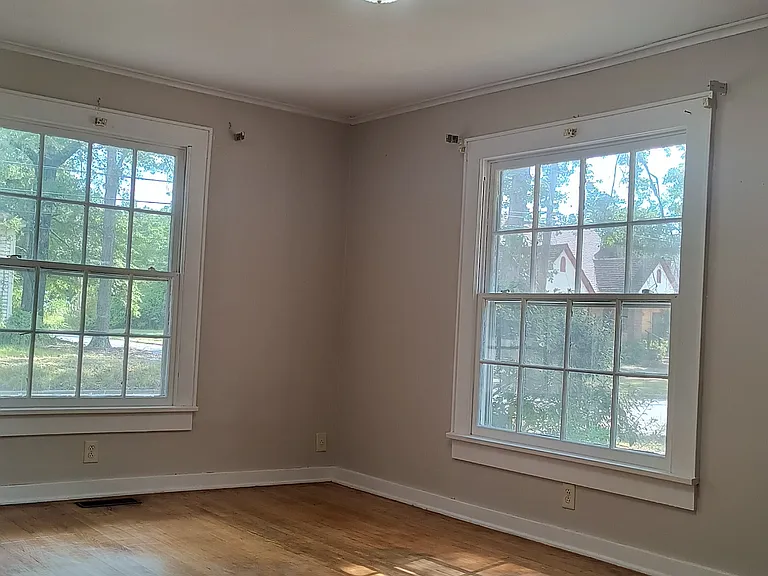 1215 S Elm St — Photo 14