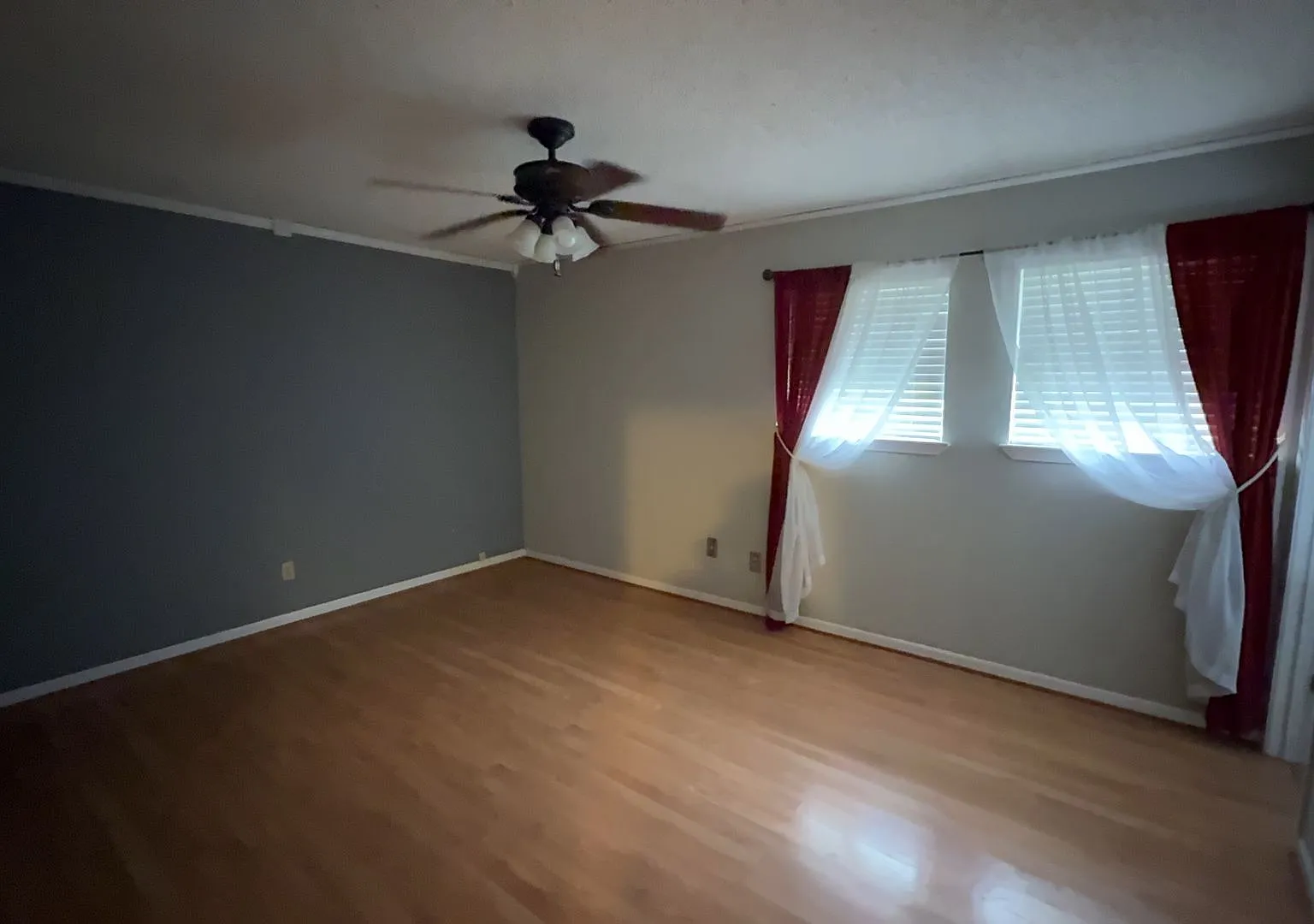 3 bed, 1235 sqft, $1,350 — Photo 2