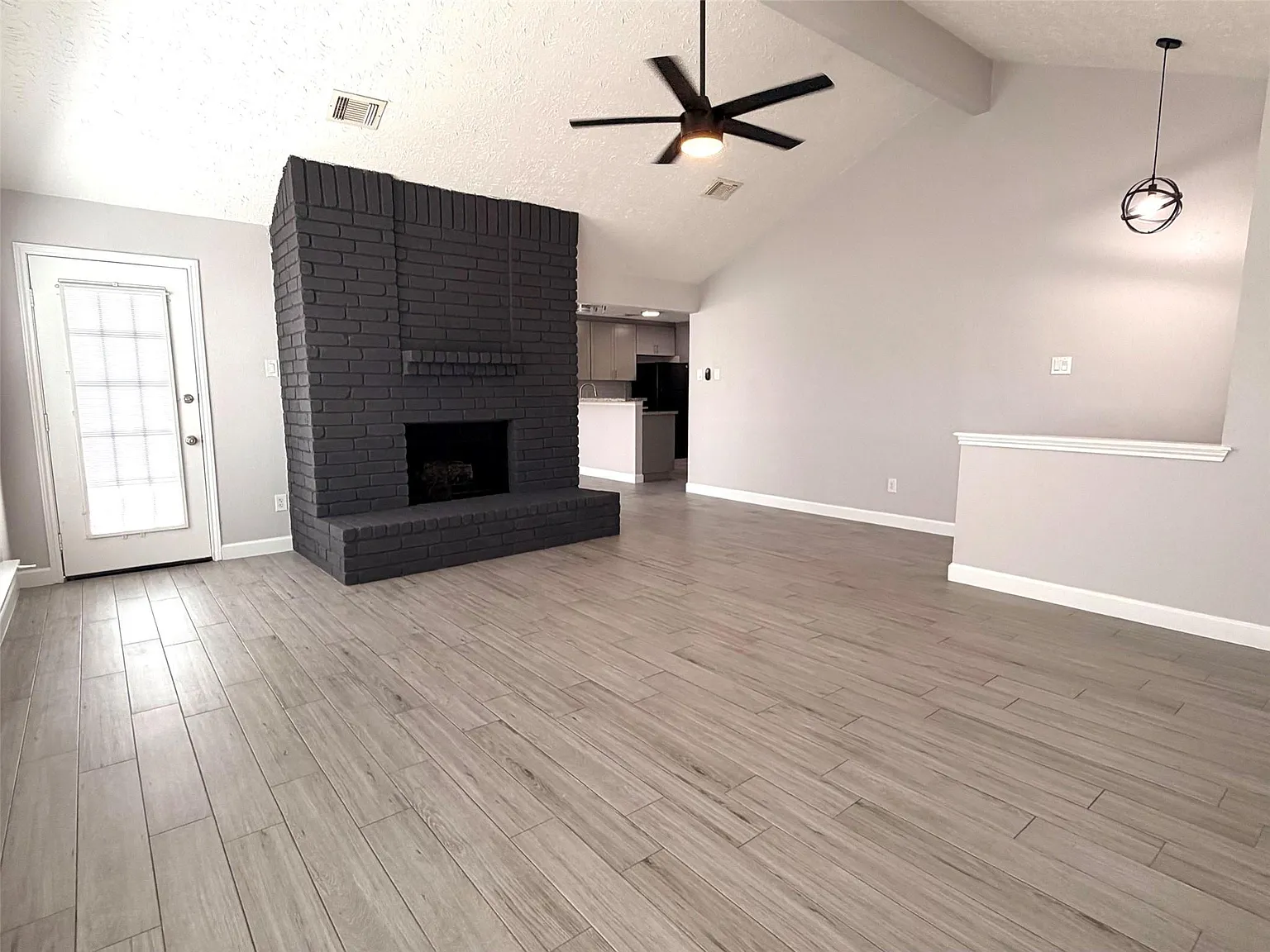 3 bed, 2.0 bath, 1527 sqft, $2,200 — Photo 3