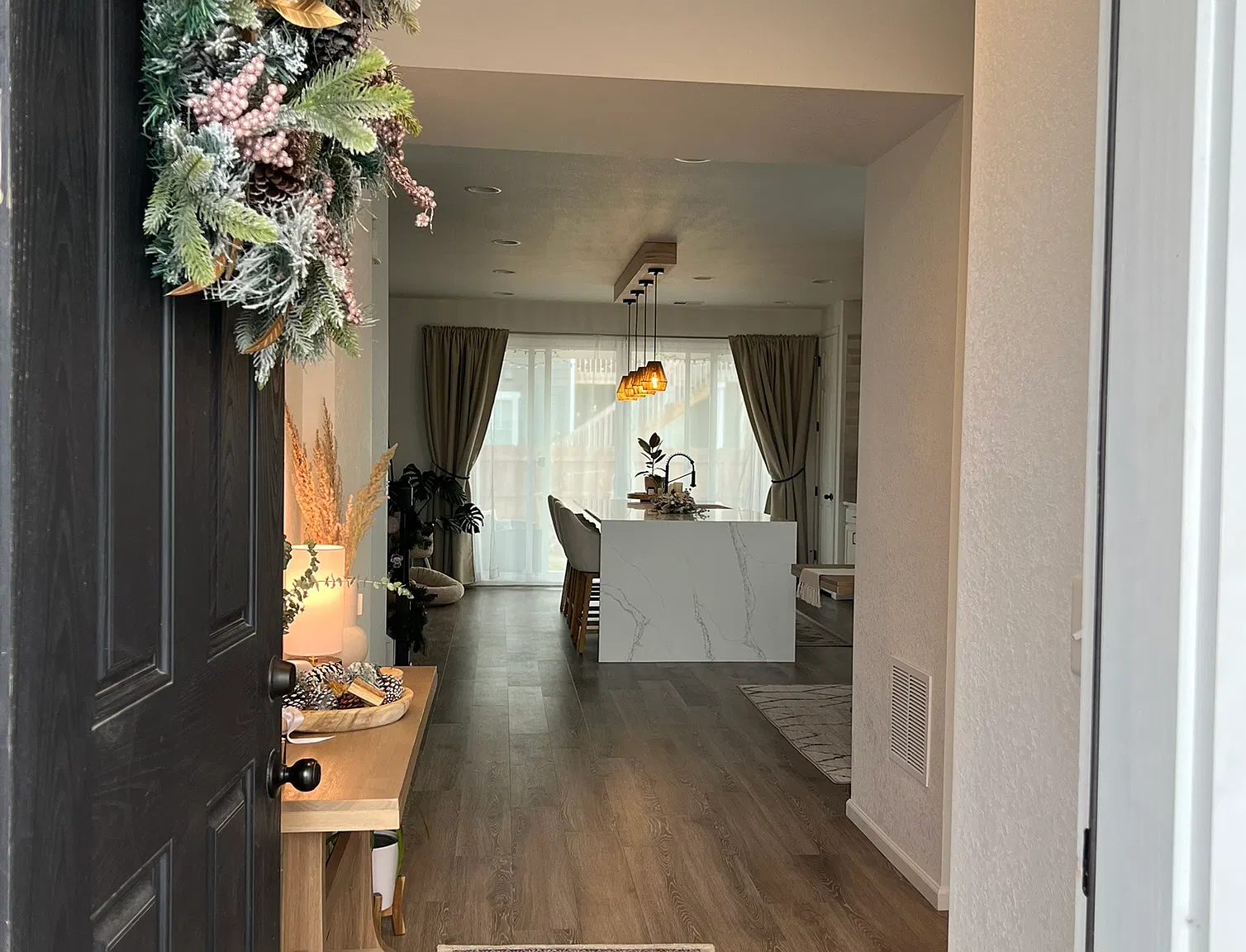 4 bed, 2422 sqft, $3,500 — Photo 4