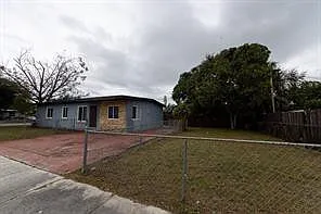 2900 NW 5th Ct — Photo 13