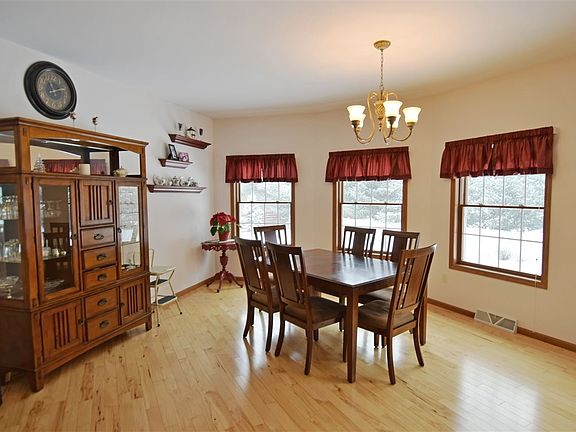 4th image of 2223 Doris Rd