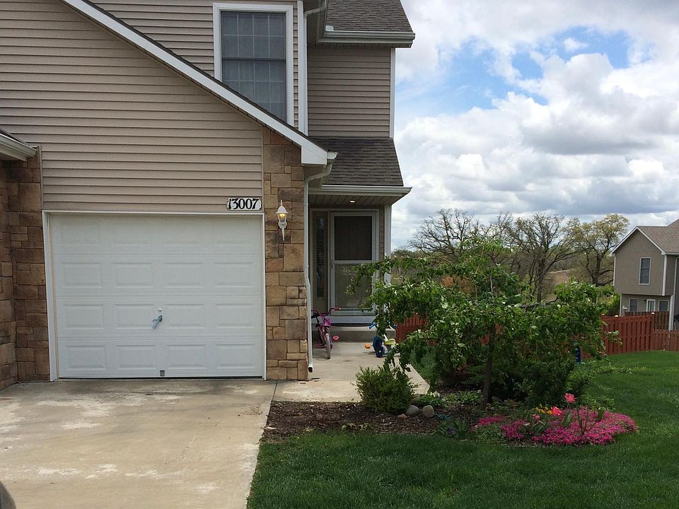 13007 Everett Ct front entrance