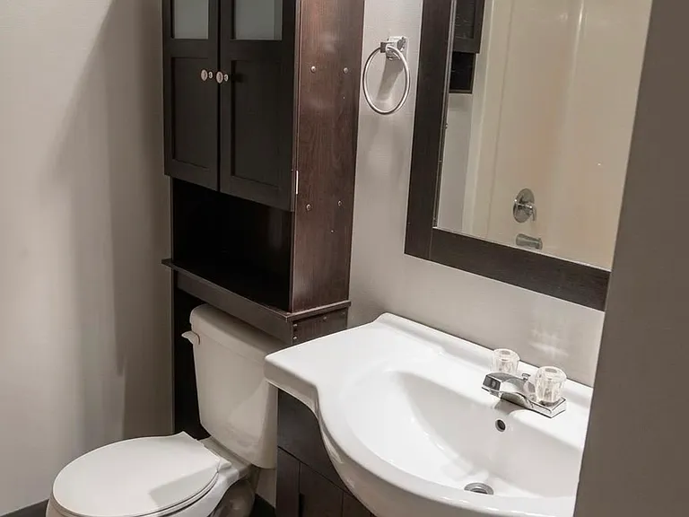 Full bath stairs