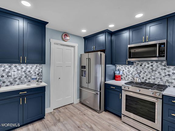 4th image of 364 Mayfair Place