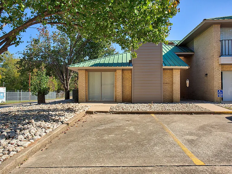 Athens Townhomes — Photo 33