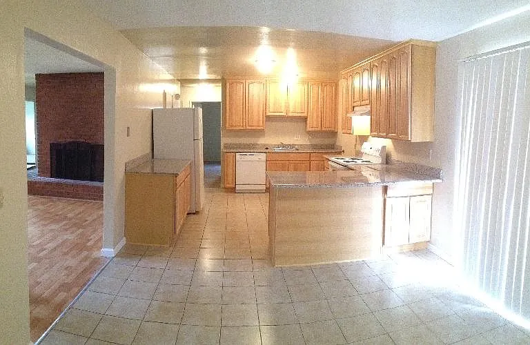 Dining/Kitchen