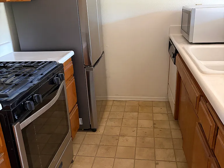 328 E Valencia Ave #H — Photo 5