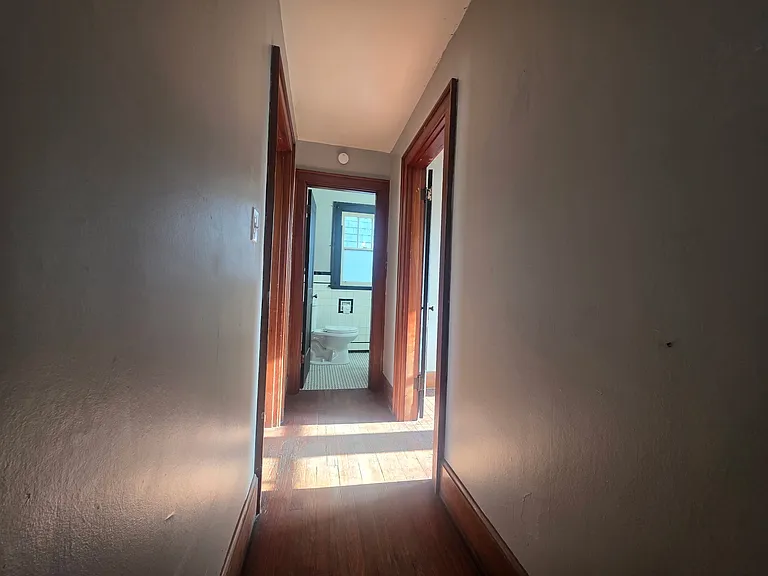 1624 Woodburn Ave — Photo 5