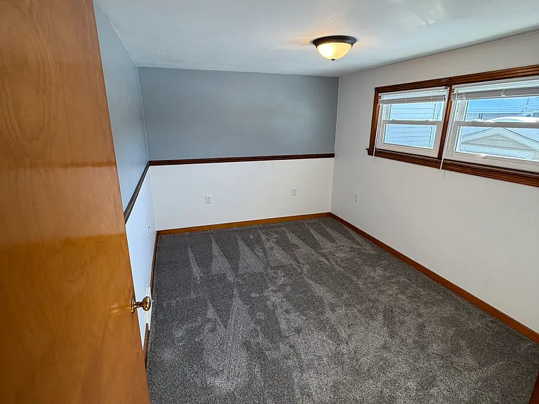 1211 Ridge Ave — Photo 4