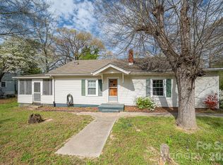 111 E Carlton St, Dallas, NC 28034