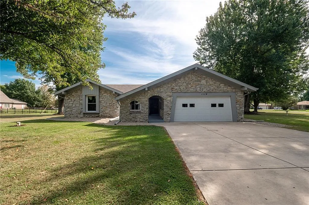 1119 Richwood Dr photo 1