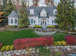 14 Henion Gdn, Mahwah, NJ 07430