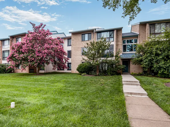 10223 Valentino Dr APT 7313, Oakton, VA 22124