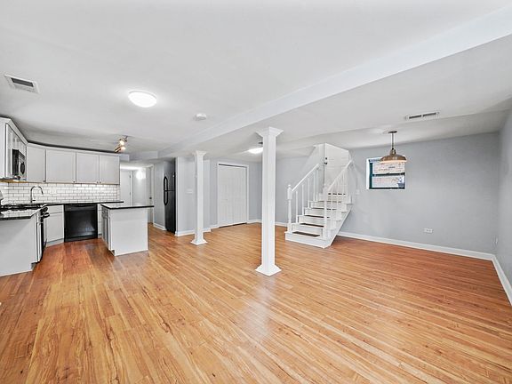 2nd image of 2642 N Sacramento Ave #G