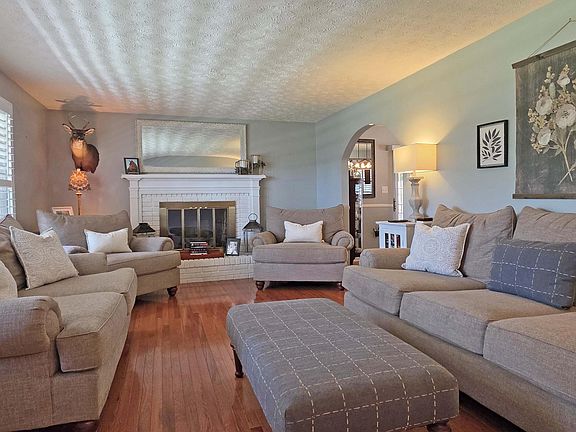 5th image of 166 Brookview Dr