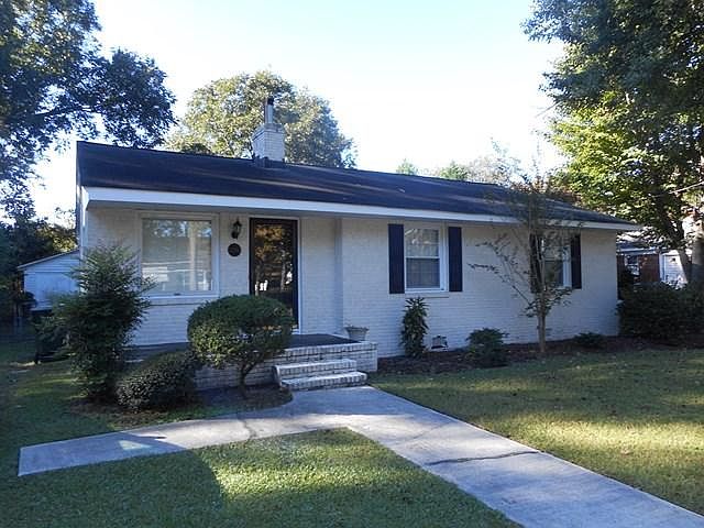 1st image of 2702 E 3rd St