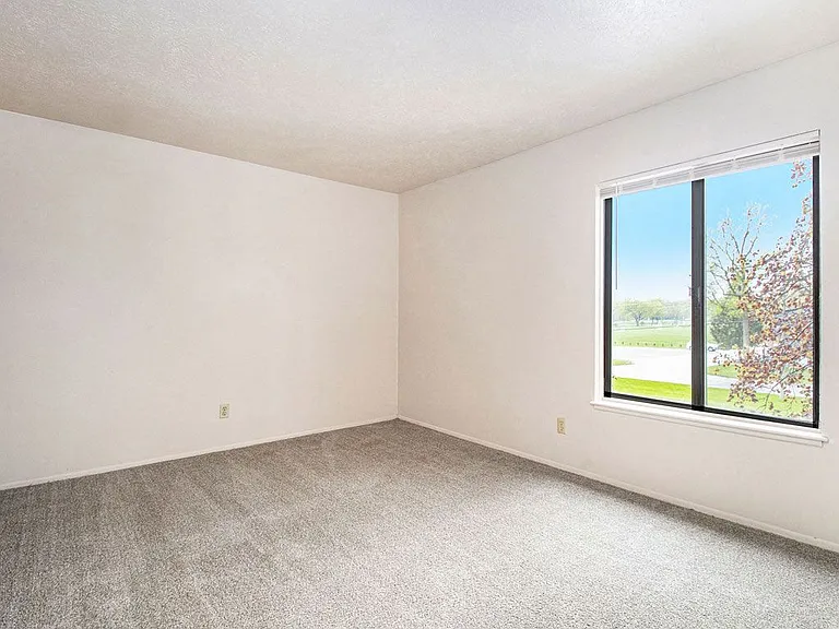 Hickory Village Apartments — Photo 61