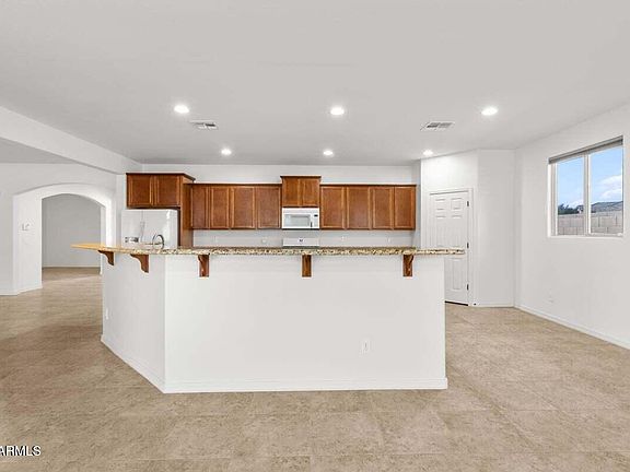 3rd image of 18306 W BECK Lane