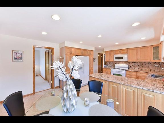 4th image of 4605 N Sayre Ave #3