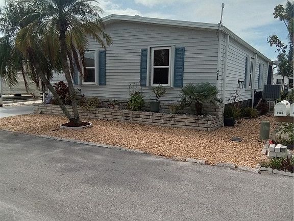 2nd image of 4984 Gulfgate Ln