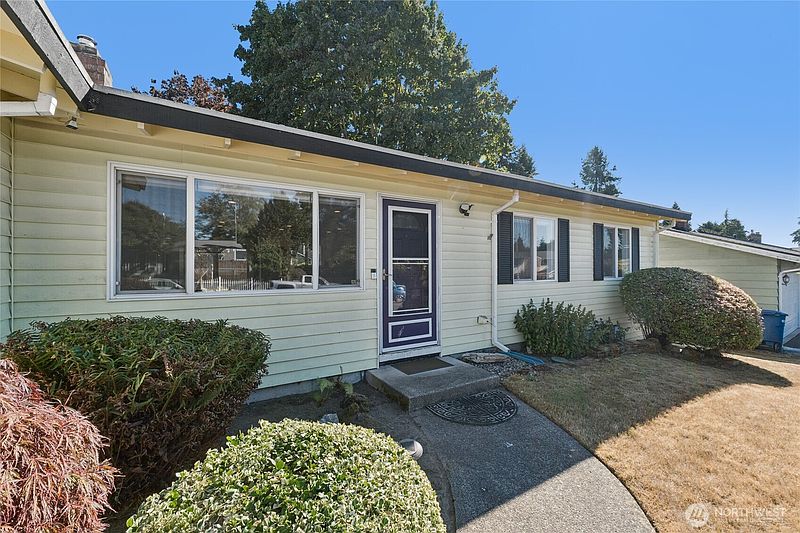 2nd image of 1413 S 276th Place