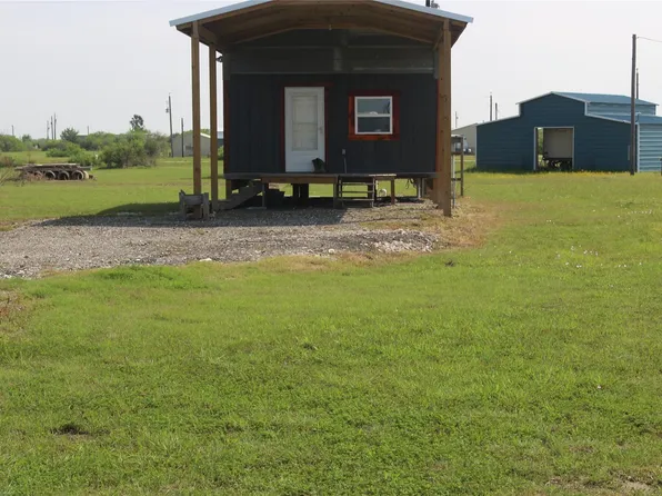 134 Kingfish Ln, Palacios, TX 77465