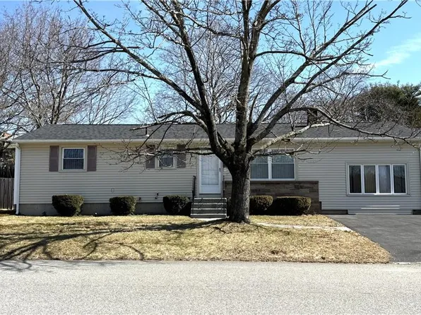 60 Stony Acre Dr, Cranston, RI 02920