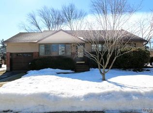 14 Hicks Ave, Syosset, NY 11791