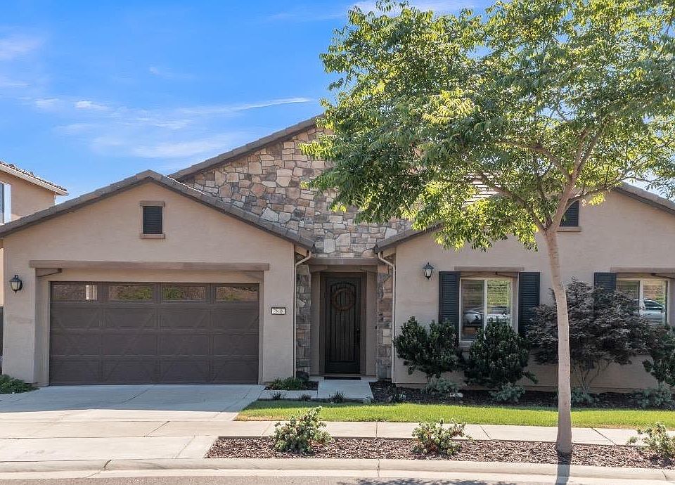 1st image of 2848 Royal Oaks Dr