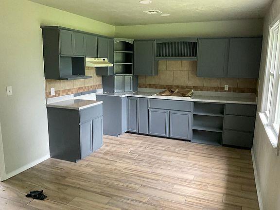 3rd image of 4124 SE 41st St