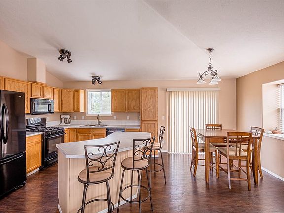 3rd image of 214 N Knudson St