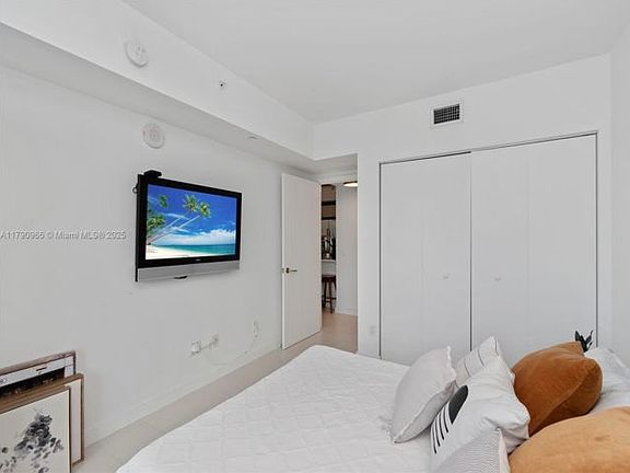 3rd image of 4250 Biscayne Blvd APT 917