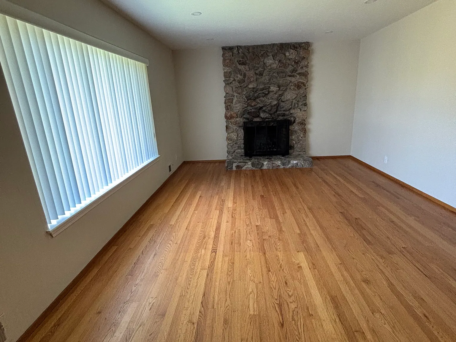 3 bed, 1370 sqft, $5,150 — Photo 2