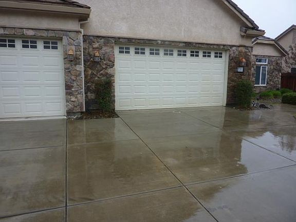 2nd image of 1601 Deerpark Dr