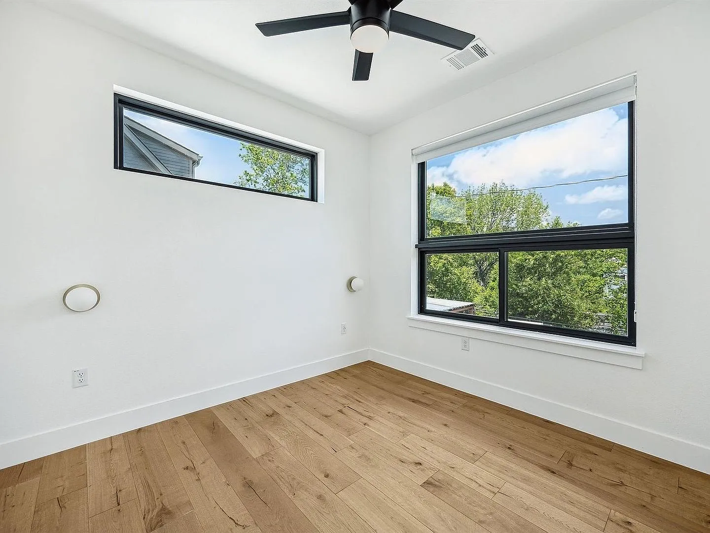 Modern 3BR + Loft in East Austin near ABP / Springdale — Photo 4