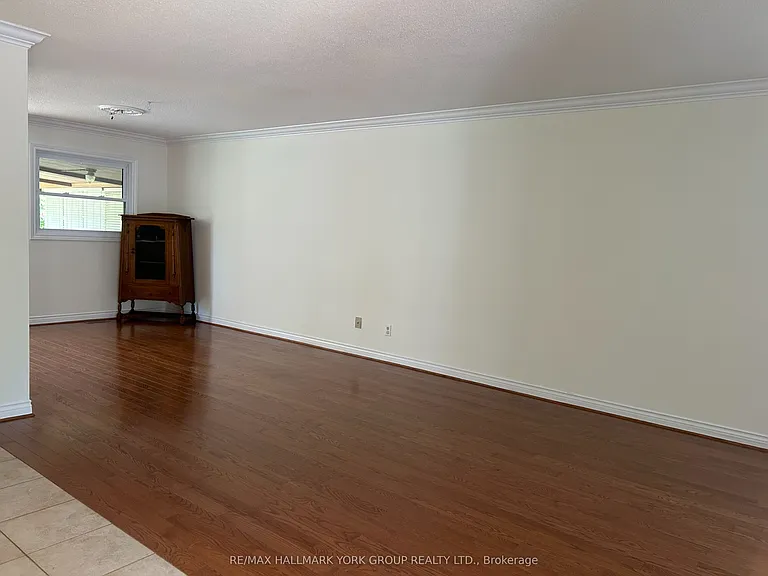 19 Stonehill Blvd — Photo 2