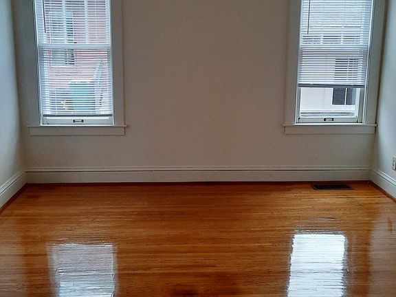 4th image of 68 Selden St
