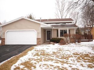 1049 Kettle Creek Rd, Eagan, MN 55123