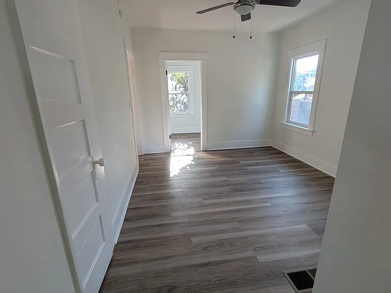 2213 S Meridian Ave — Photo 3