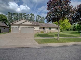 2323 Sandside Ct, Onalaska, WI 54650