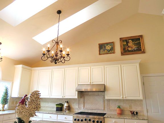 2nd image of 2027 Brook Hill Ct