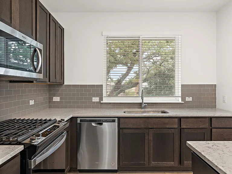 1206 Sarabeth Way — Photo 12