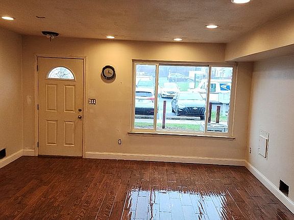 4th image of 219 Pierce St #A