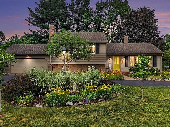 5th image of 8305 Brookwood Dr