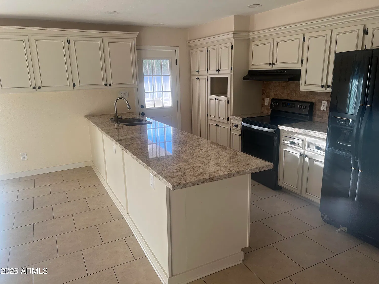 3 bed, 1.0 bath, 1602 sqft, $2,350 — Photo 4