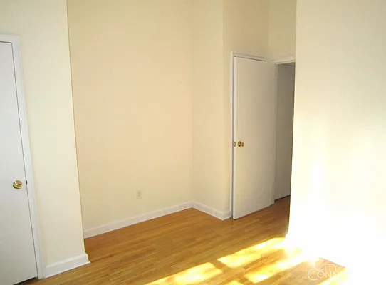 Rented by City Connections Realty | media 9