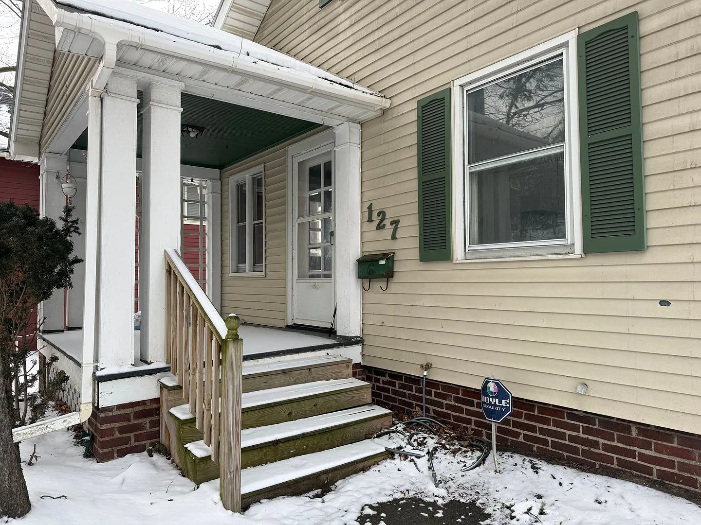 Beautiful Single Family Move-In Ready — Photo 4